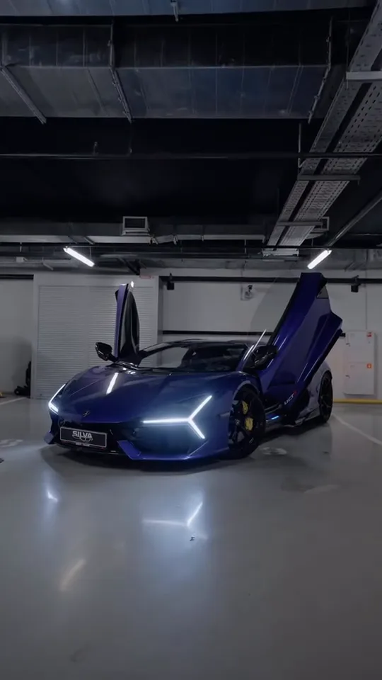 Lamborghini Revuelto в автомобильном ролике